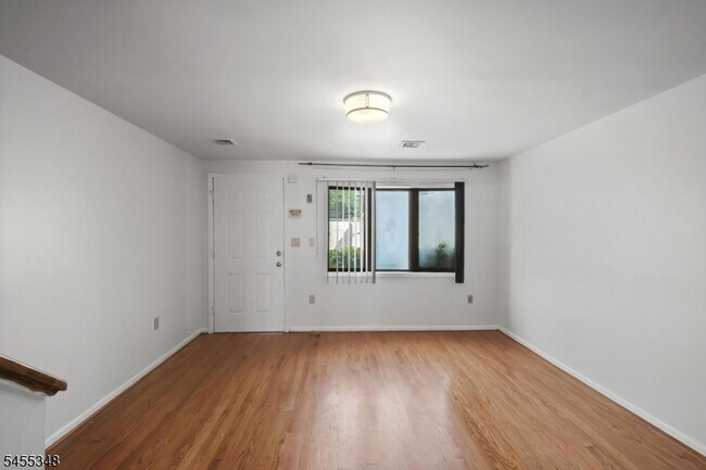 Foto del edificio - 626 Chancellor Ave