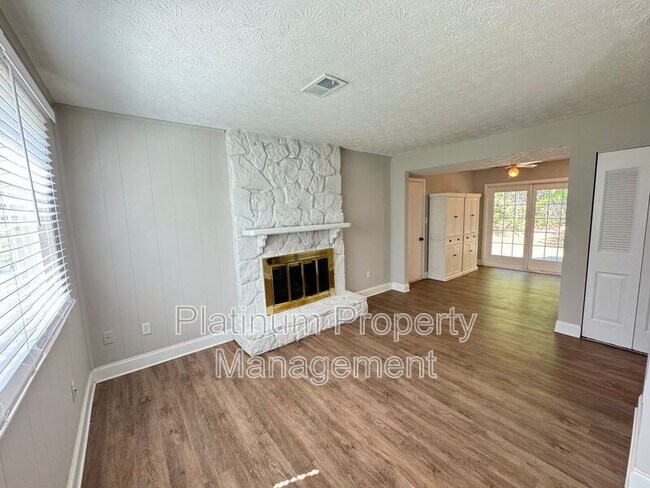 Building Photo - 10550 Worthington Hills Manor