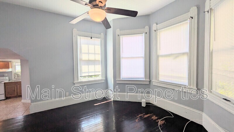 Foto principal - 911 N Spring St