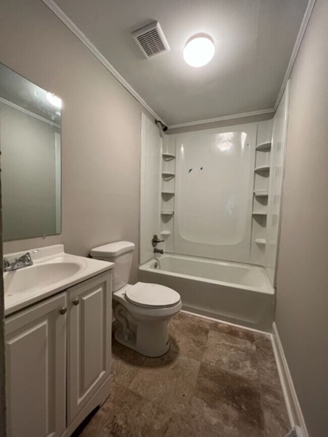 Foto del edificio - Low Maintenance & Very Affordable Living, Updated 1-BD, 1-BA duplex located in a convenient area ...