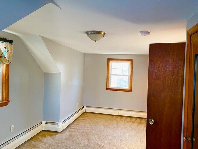 Building Photo - 16 Oakdale St