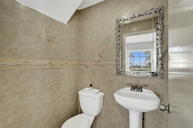 Building Photo - 16300 SW 139th Ct