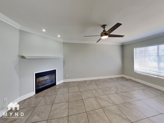 Building Photo - 4775 Seminole Dr