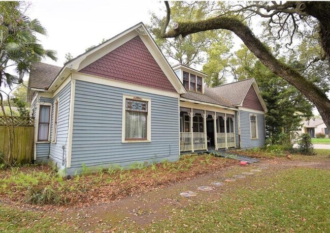 Foto del edificio - 104 S Johnson St