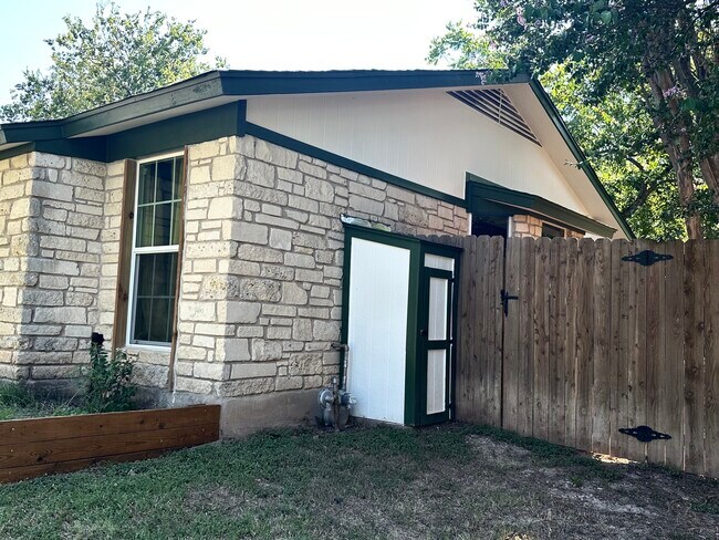 Building Photo - 1605 Gatlinburg Dr