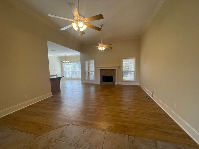 Building Photo - 4 Bedroom, 4 Bathroom in Fairfield neighbo...