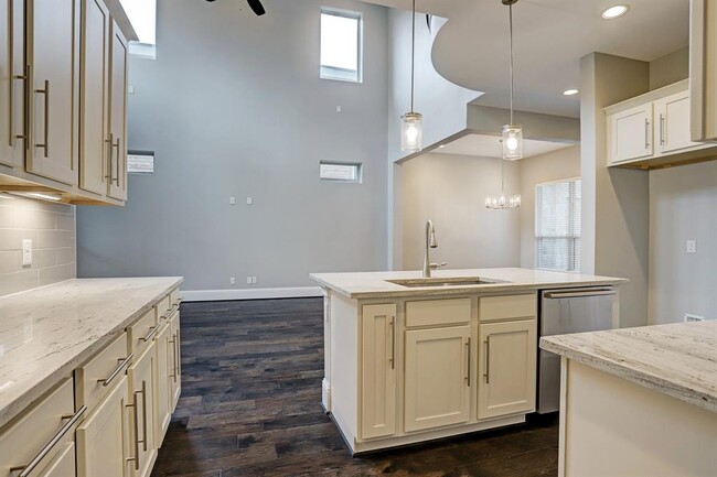 Building Photo - 4853 Benning Dr