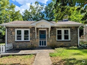 Building Photo - 912 Strouse Ave