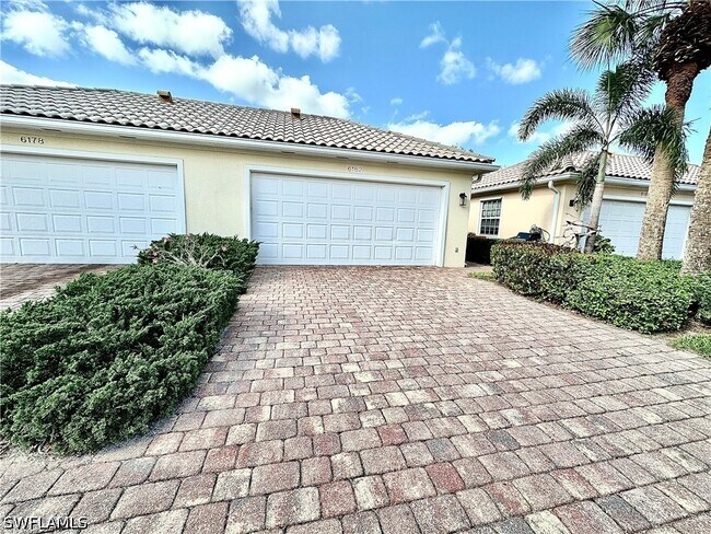 Building Photo - 6182 Towncenter Cir