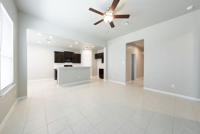 Foto del edificio - Charming 4 Bedroom Home in Troy – Ideal Lo...