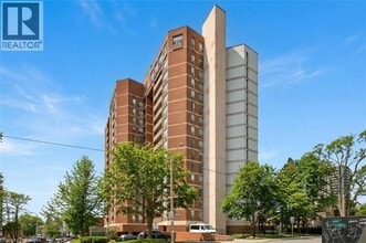 Building Photo - 222 Jackson St W