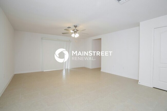Foto del edificio - 4 Bedroom Pet-Friendly Home in Mascotte, F...