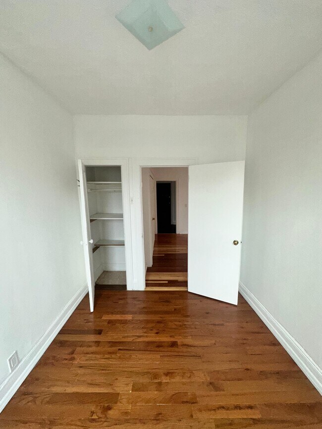 Foto del edificio - 108 E 95th St