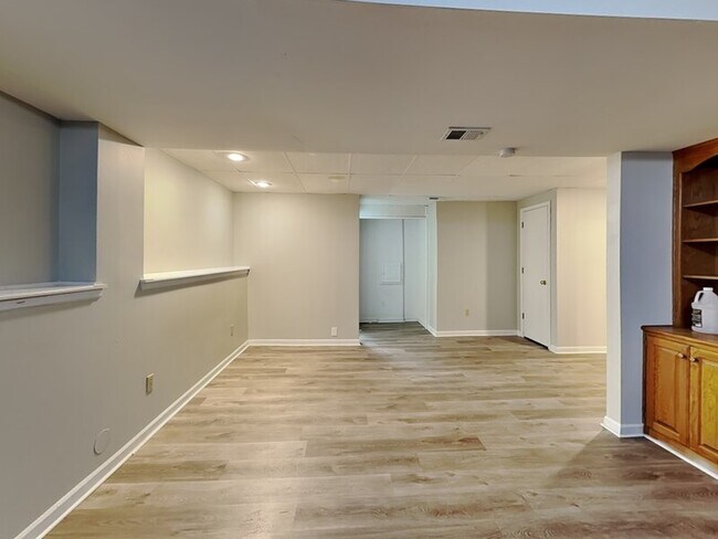 Foto del edificio - 529 Wood Ct