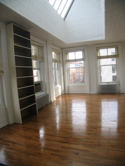 Primary Photo - 145 E 2nd St