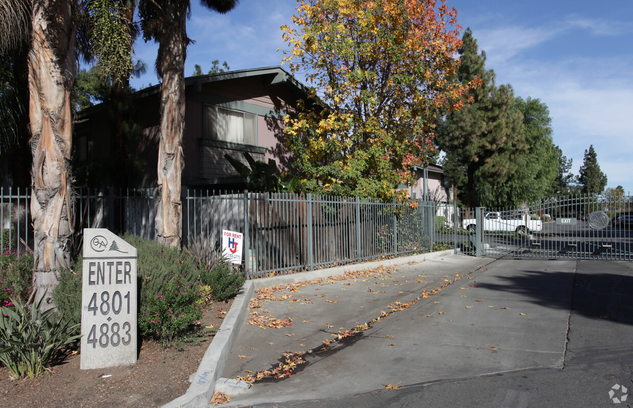 Primary Photo - 4801-4883 Jackson St