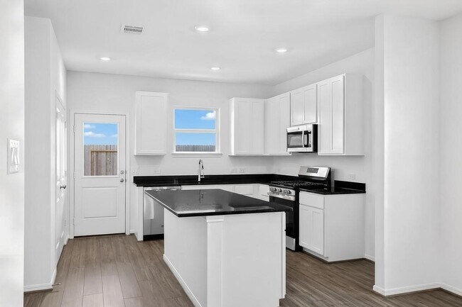 Foto del edificio - 18027 Lasso Mls Dr
