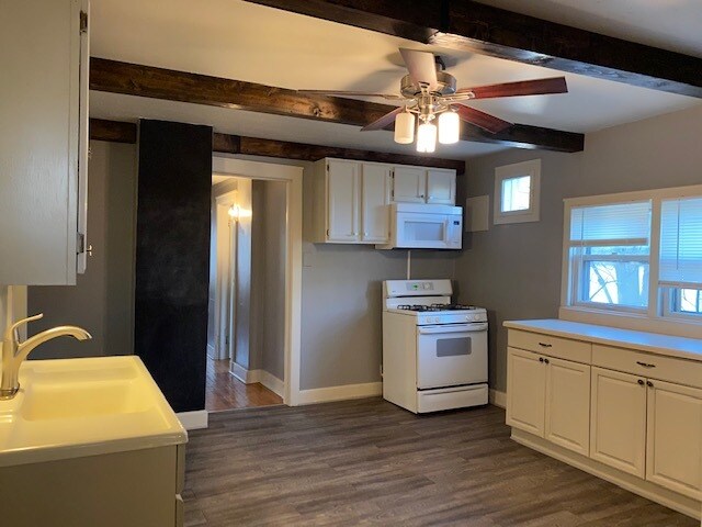 Kitchen - 629 E Locust St