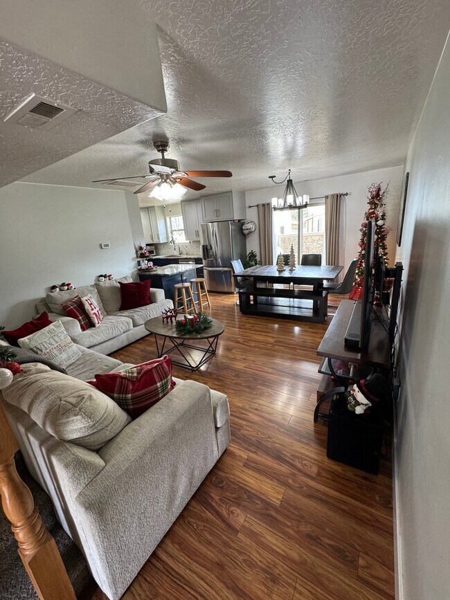 Foto del edificio - 822 N 1120 E