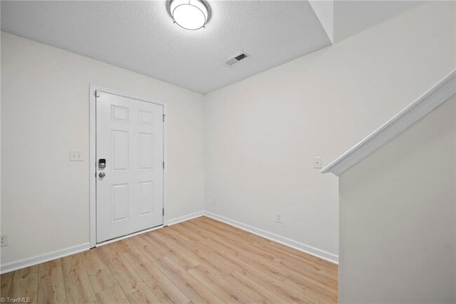 Building Photo - 4 Dunlevy Way