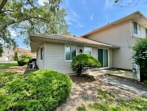 Building Photo - 2367 Carnation Dr
