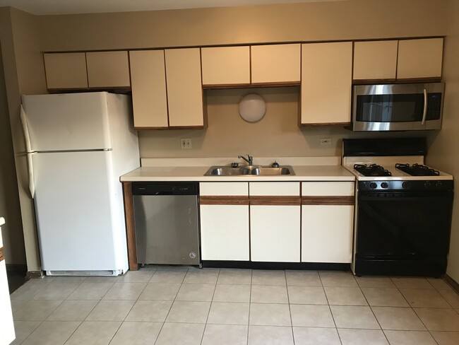 Kitchen - 2334 Century Point Ln