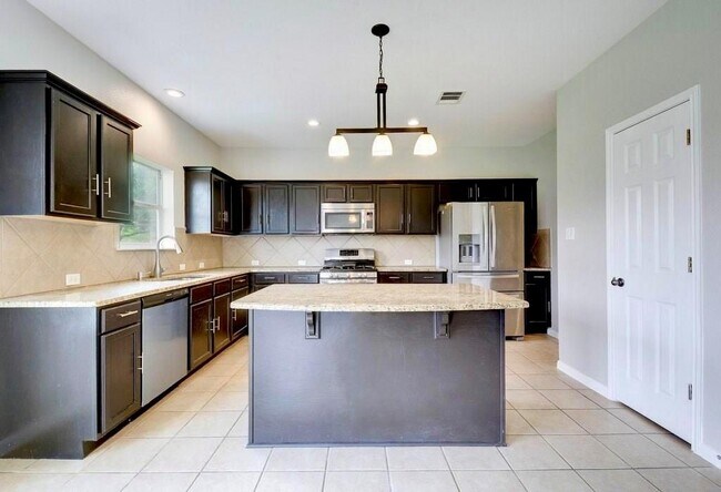 Foto del edificio - 704 Busleigh Castle Way