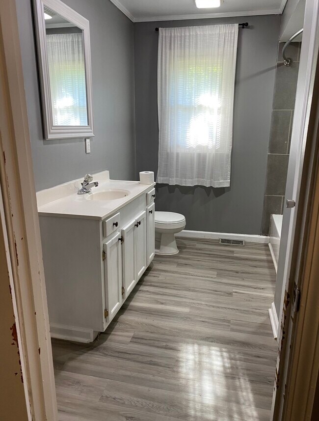 Foto del edificio - 1060 Johnnie Bud Ln