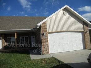 Building Photo - 650 Rilynn Ave