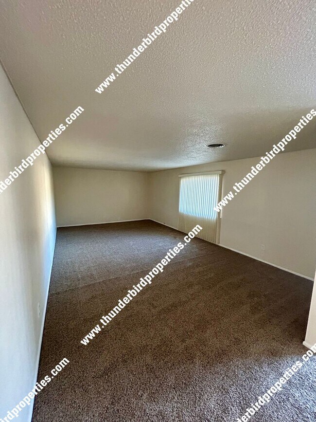 Foto del edificio - 4909 Overland St NE