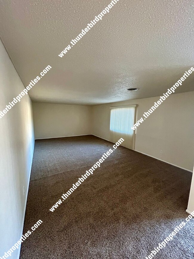 Building Photo - $500 off first months rent!!! Centrally lo...