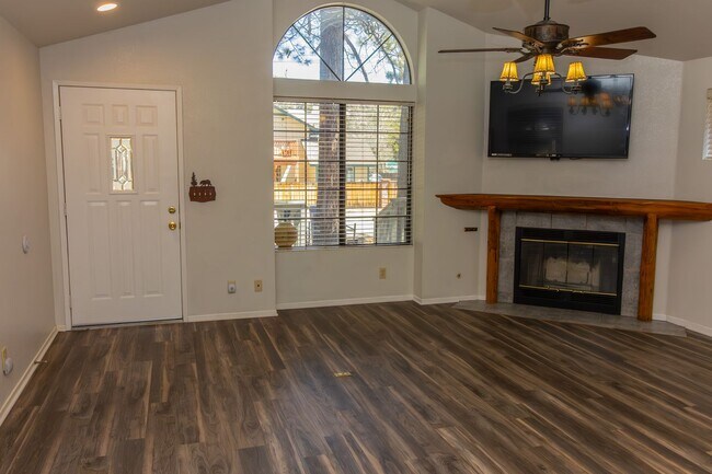 Foto del edificio - Cozy Home for Rent in Big Bear City