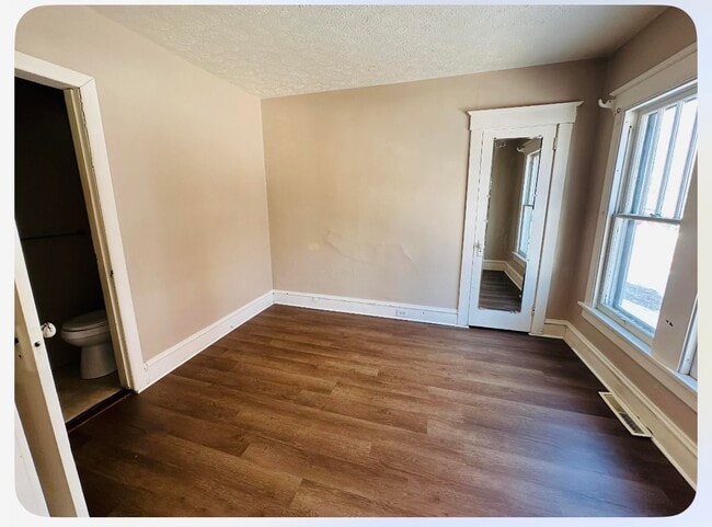 Building Photo - 345 1/2 Chemung St