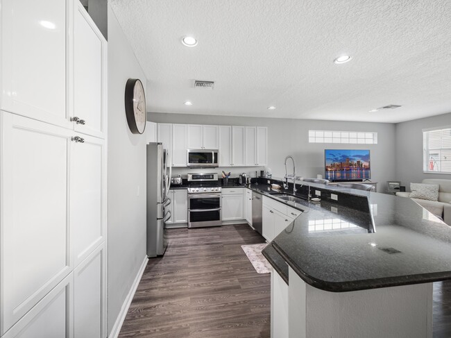 Building Photo - 628 Marbella Ln