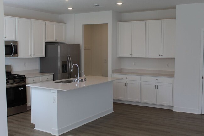 Foto del edificio - Available Now! Brand New 5 BR Lennar Home ...