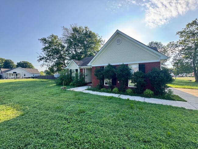 Building Photo - 140 Clear Creek Dr
