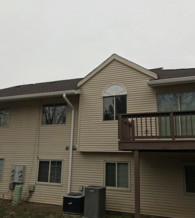 Building Photo - 302 Green Meadow Ln