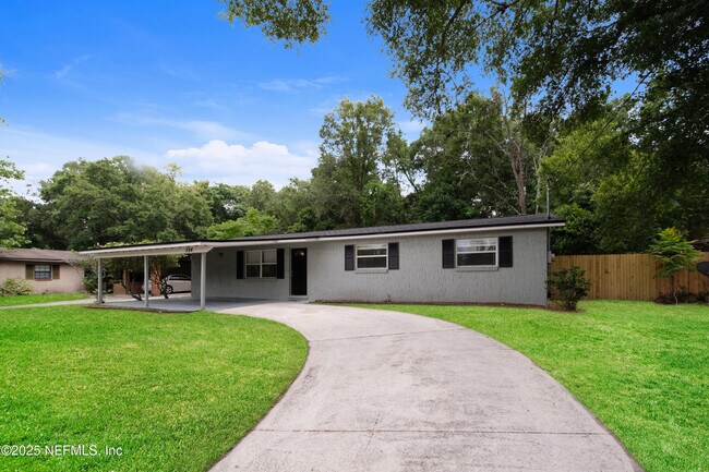 Foto del edificio - 584 Clermont Ave S