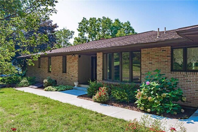 Foto del edificio - 4109 River Rd