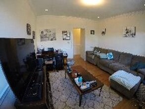 Building Photo - 8 Park Vale Ave