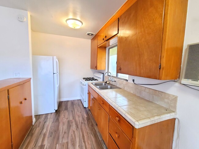 Building Photo - 560 Cajon St