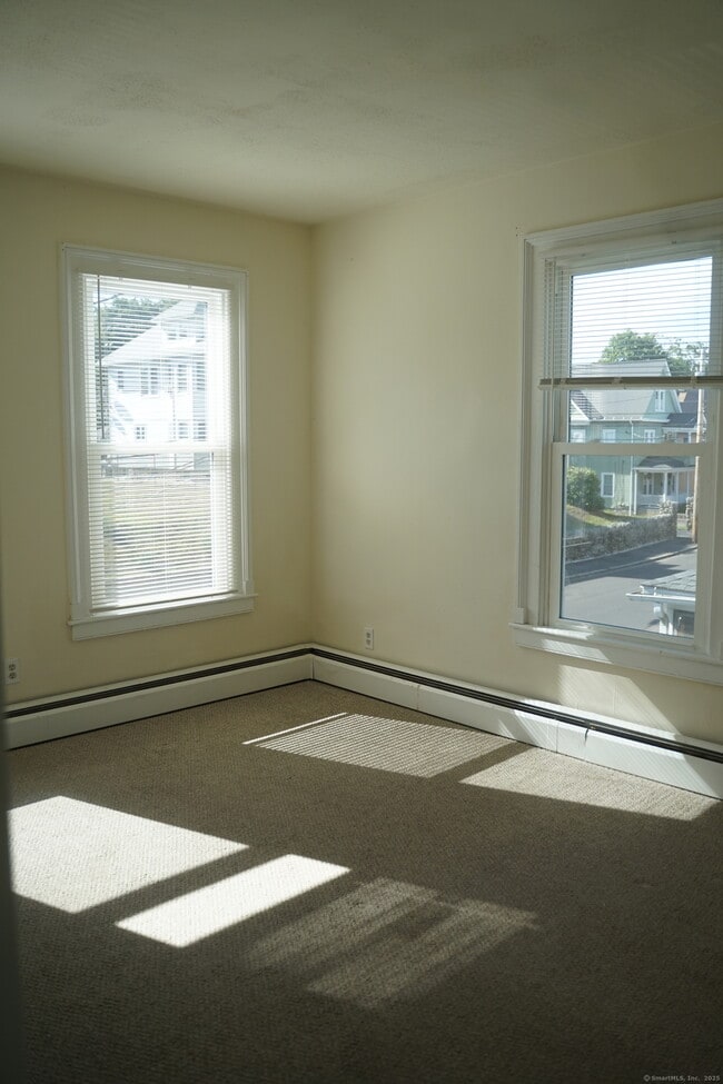 Building Photo - 14 Holbrook St