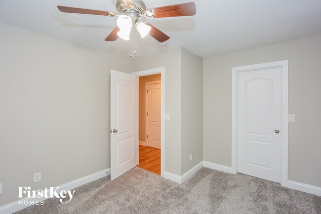Foto del edificio - 8335 McCarron Way