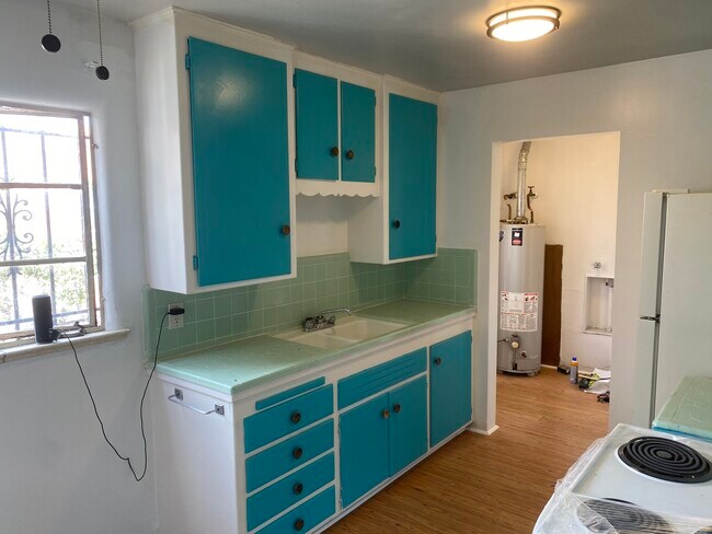 Building Photo - 5703 Trumbull Ave SE