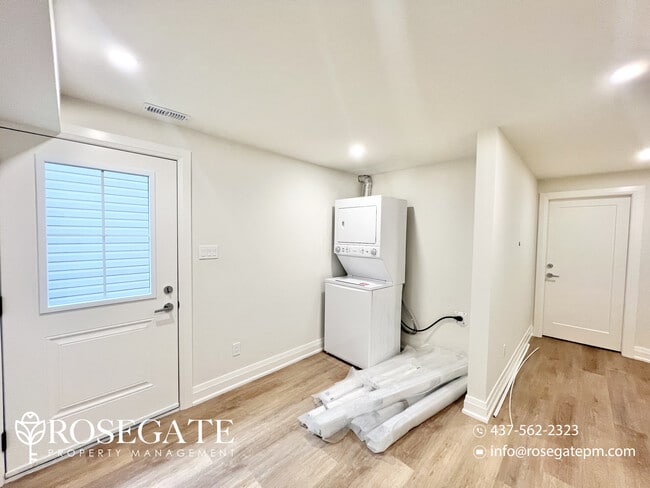 Building Photo - Huge 1-Bedroom Lower Unit in Guelph’s Char...