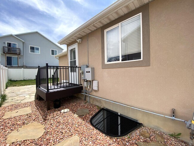 Foto del edificio - 1584 E Ridgefield Rd