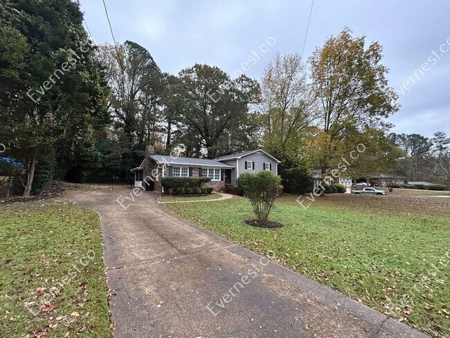 Building Photo - 3110 Randall Dr