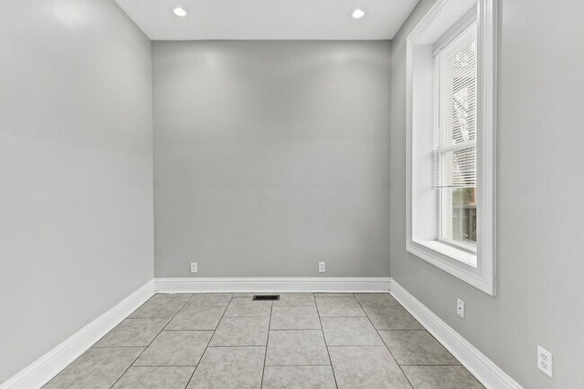 Foto del edificio - Huge Renovated 1 Bedroom SFD in South Tower Grove