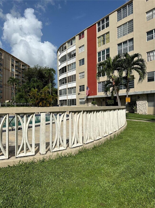 Foto del edificio - 1475 NE 125th Terrace