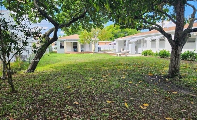 Foto del edificio - 1828 Rodman St